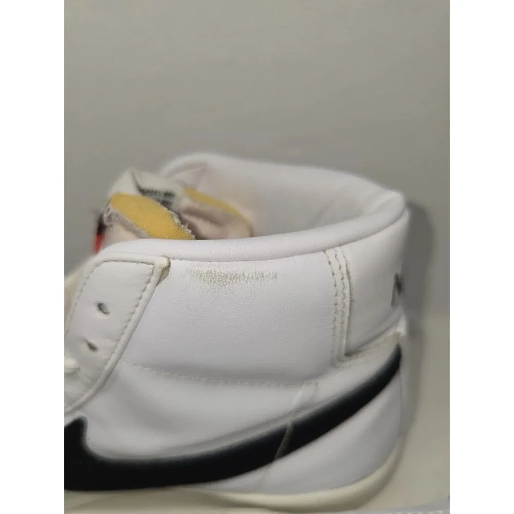 Men’s Nike Blazer Mid 77 Size 9 White And Black.
